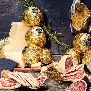Salami wieprzowe z letnią truflą toczone w Parmigiano Reggiano PDO